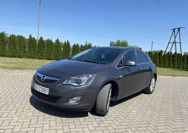 samochody osobowe Opel Astra cena 26900 przebieg: 200000, rok produkcji 2011 z Kutno